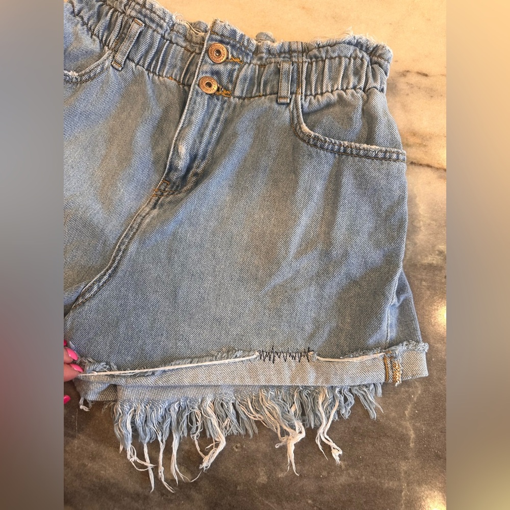 EUC Zara Size 8 Denim Blue‎ Women's Frayed Shorts Paperbag Waist Style - Picture 4 of 9